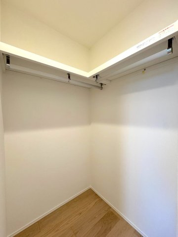 コスモ戸田公園ピアセーレの収納|寝室のウォークインクローゼット