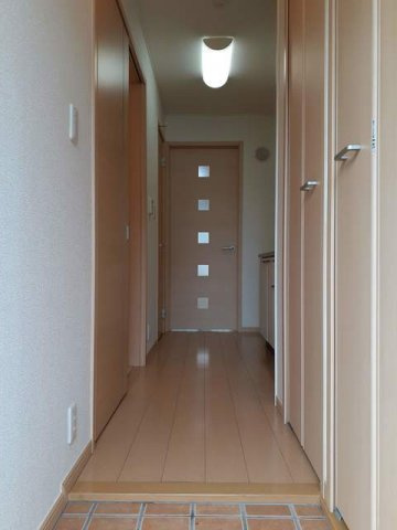 ズィーベン久里浜の玄関|明るい玄関です
