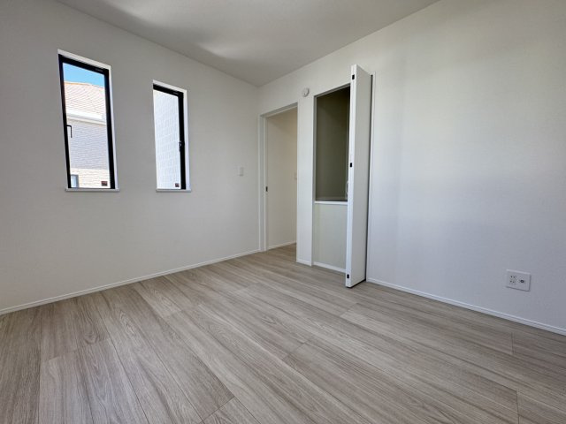 うるま市江洲（全10棟）I号棟の洋室|I号棟　洋室5.25帖＋収納付き♪