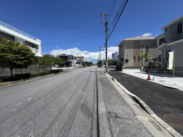 うるま市江洲（全10棟）I号棟の前面道路含む現地写真|※北東側公道15.9m♪