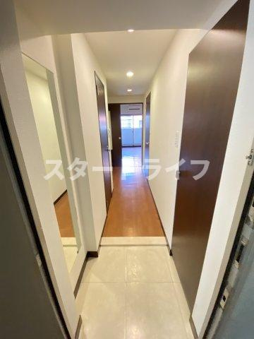 大阪市淀川区西中島６丁目の賃貸マンションの玄関