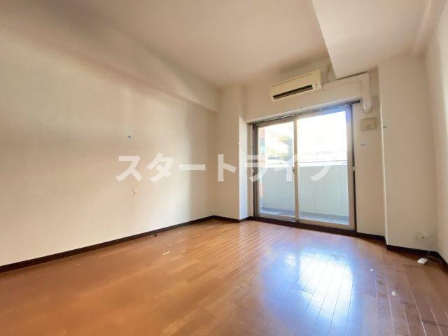 大阪市淀川区西中島６丁目の賃貸マンションの居間・リビング