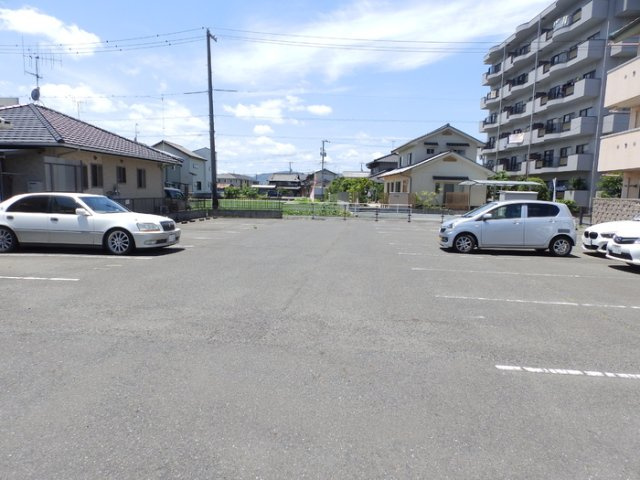 PRIDE-Iの駐車場