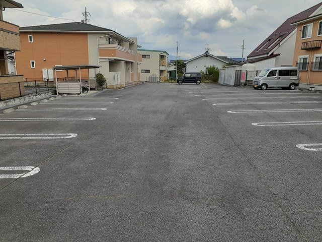 ノービレアビターレ　Ａの駐車場