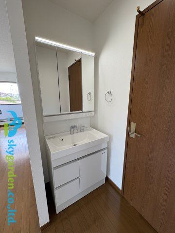 茅ヶ崎市香川3丁目　中古戸建の洗面所|2階の洗面台