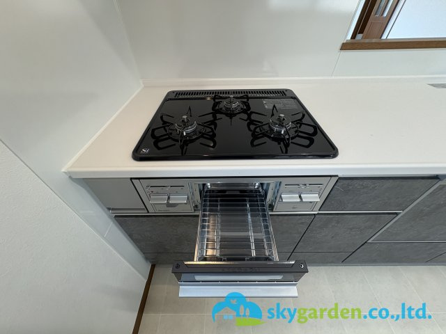 茅ヶ崎市香川3丁目　中古戸建のキッチン|ガスコンロ／グリル