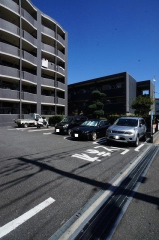 ミノリーゼの駐車場