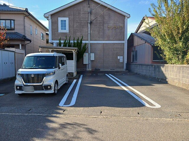 サンライフの駐車場