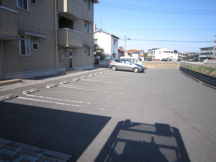オッツ東川口の駐車場