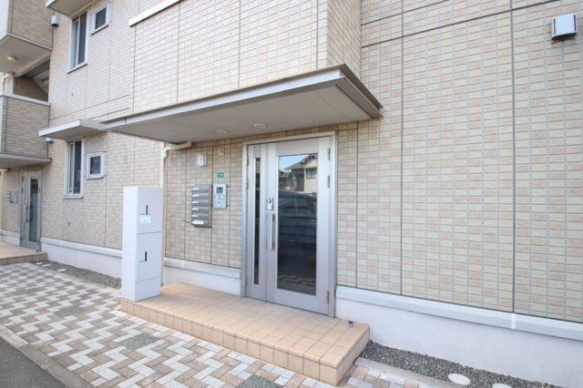 オッツ東川口のエントランス