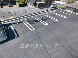 エストフォンティーヌⅡの駐車場