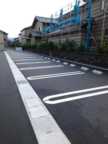 グランドソレーユ　Ⅳの駐車場