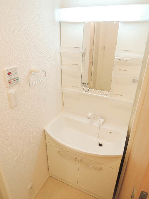 Ｃｒａｎｅ　Ｈｉｌｌｓ　矢部の洗面所|忙しい朝に嬉しいシャンプードレッサー