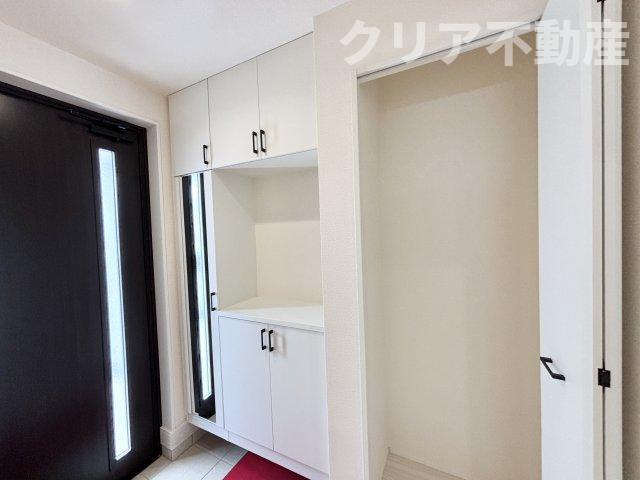 【玄関】 | 高崎市上和田町01期　小・中10分以内、3階建て