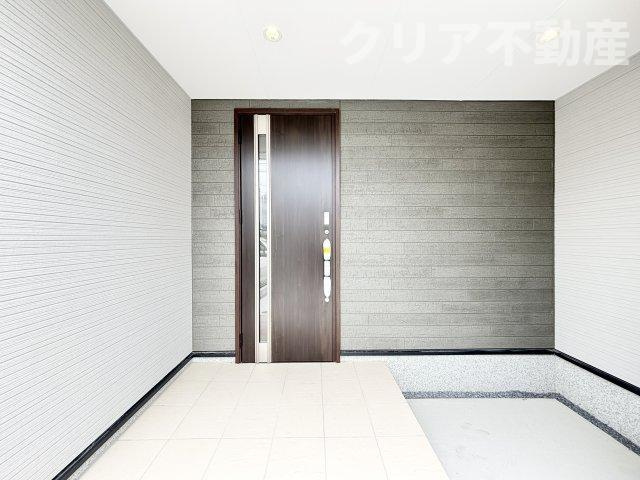 【玄関】 | 高崎市上和田町01期　小・中10分以内、3階建て