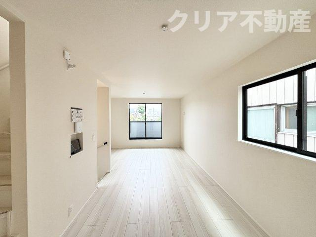 【居間・リビング】 | 高崎市上和田町01期　小・中10分以内、3階建て