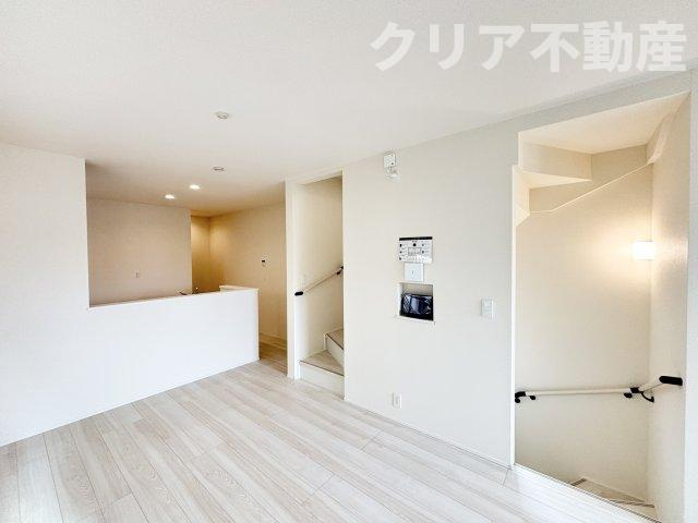 【居間・リビング】 | 高崎市上和田町01期　小・中10分以内、3階建て