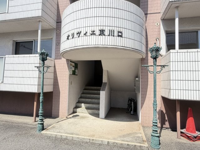 オリヴィエ東川口のエントランス