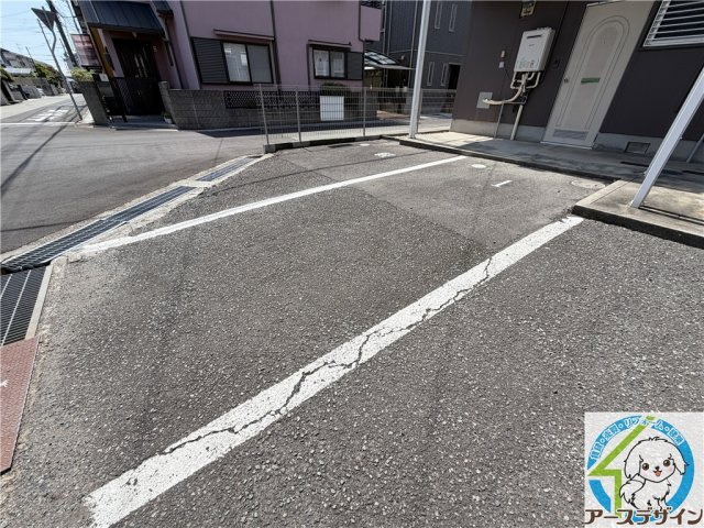 ハイツ野々上の駐車場