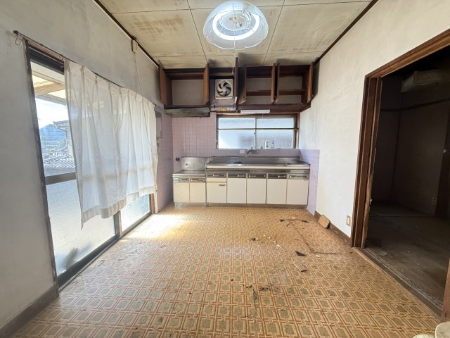 佐世保湾が一望できる金比良町の一戸建のキッチン