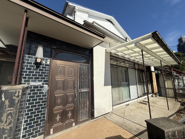 佐世保湾が一望できる金比良町の一戸建の玄関