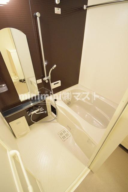 プレサンス梅田東グラッドの浴室