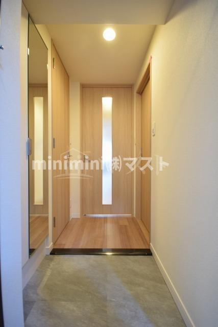プレサンス梅田東グラッドの玄関