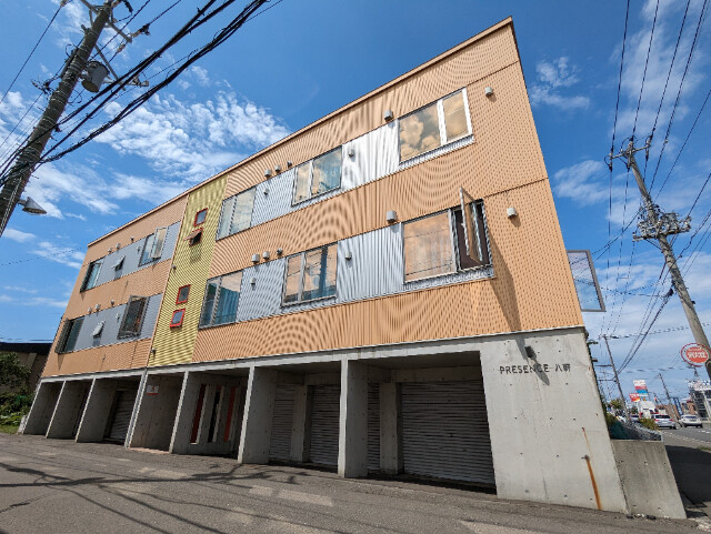 プレゼンス八軒