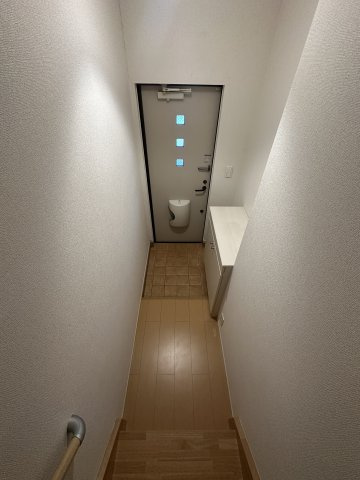川崎市多摩区中野島３丁目のアパートの玄関