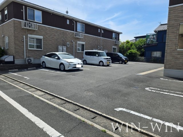 ラルーチェ Aの駐車場