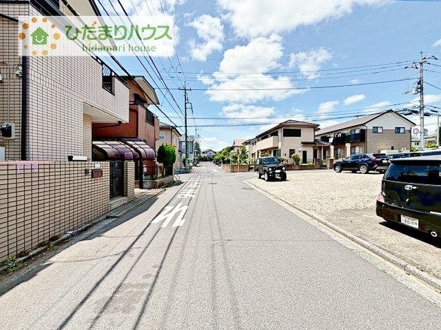 【前面道路含む現地写真】 | 守谷市松ケ丘３丁目　中古戸建 | たっぷりの陽光と心地よい風が舞い込む住まい♪