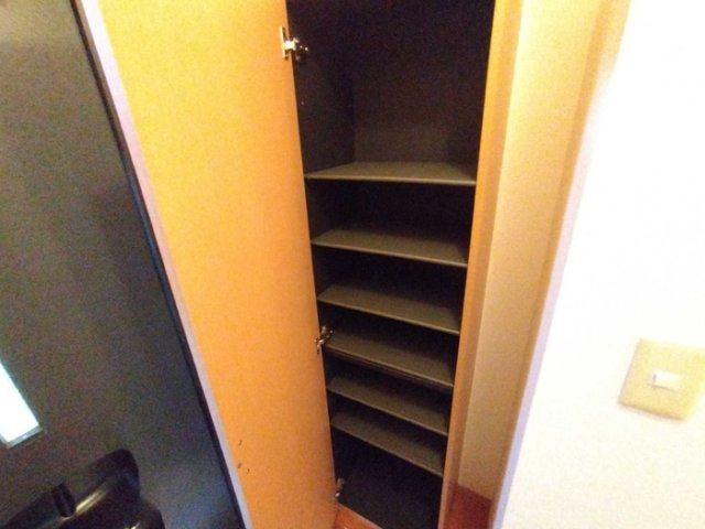 マーメゾン日吉の玄関