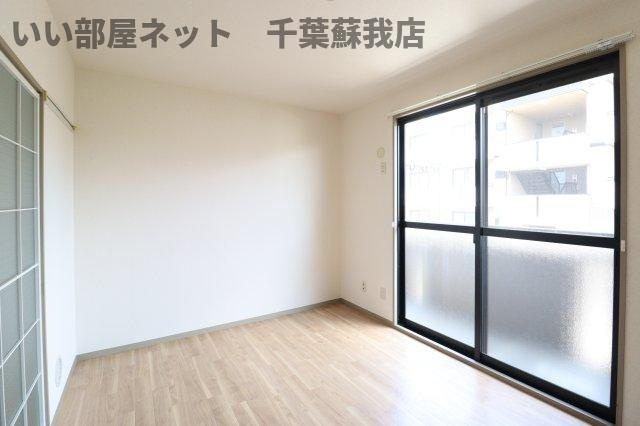 ランドウィン　五番館の居間・リビング|こちらのリビングで趣味の時間をお楽しみください