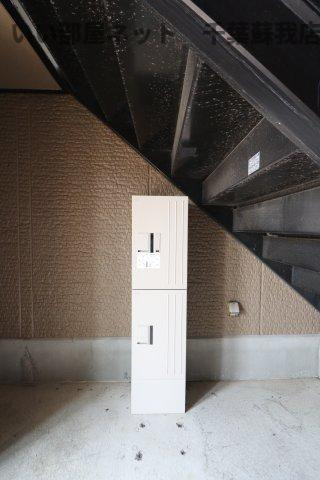 ランドウィン　五番館のエントランス|宅配ボックスがあると、自分の時間を有効活用できますね！