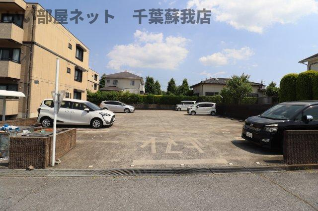 ランドウィン　五番館の駐車場|駐車スペースもあります