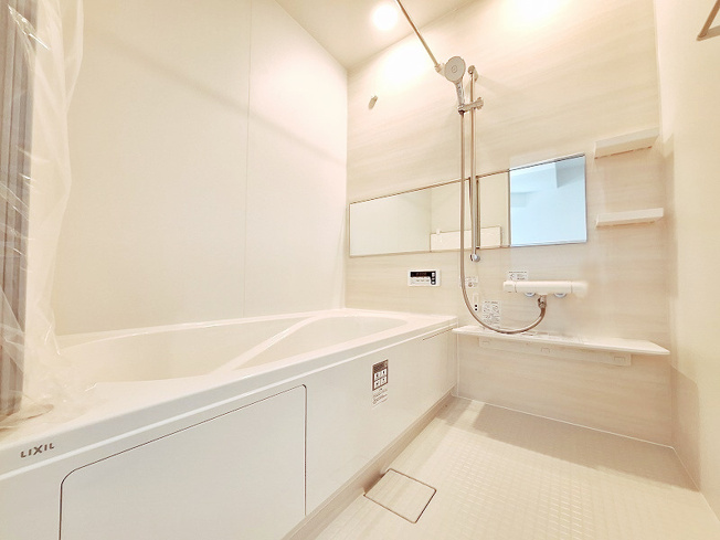【浴室】 | 板橋区赤塚7丁目　新築分譲住宅　全1棟（成増店） | 1坪タイプ採用の広々浴室採用。心身ともに一日の疲れを癒しましょう☆
