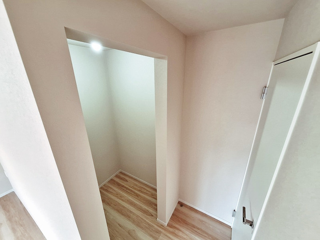 【収納】 | 板橋区赤塚7丁目　新築分譲住宅　全1棟（成増店） | 洋室8.7帖内にはフリースペースタイプのウォークインクローゼットを採用。