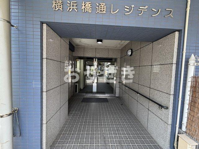 横浜橋通　レジデンスのエントランス