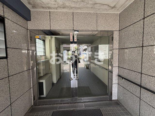 横浜橋通　レジデンスのエントランス