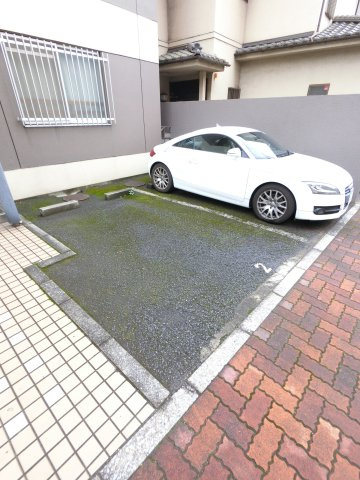 MSハイツの駐車場