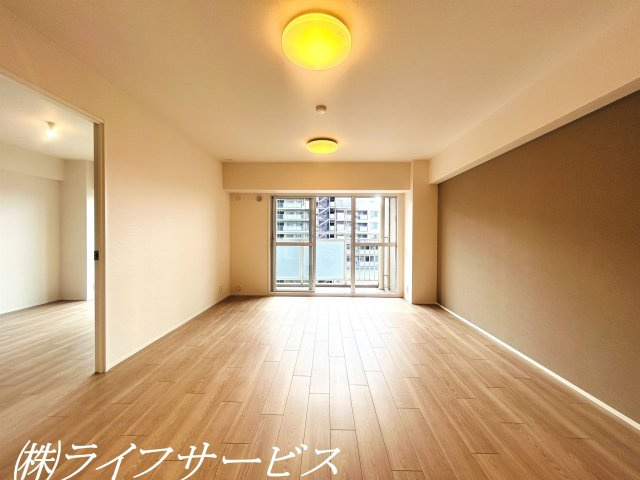 【居間・リビング】 | ファミールハイツ北大阪２号棟 | リビングルーム16.5帖／室内リフォーム済につき即入居可！