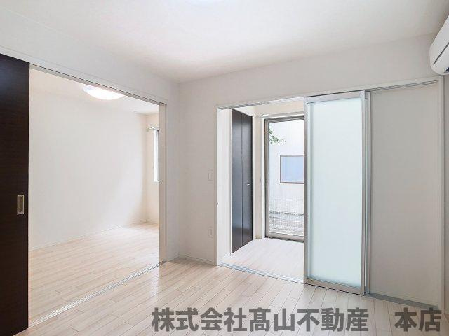 宗像市田熊２丁目のアパートの居間・リビング