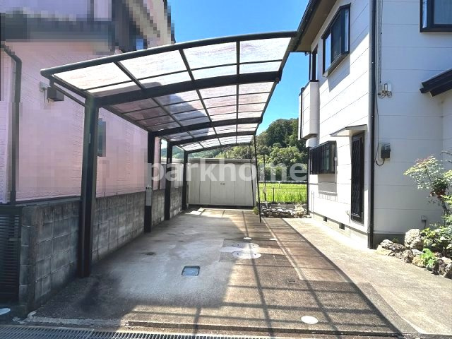 土佐市塚地　中古住宅の駐車場