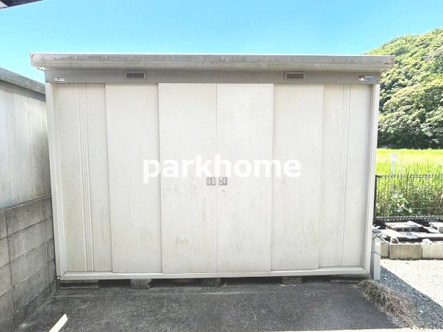 土佐市塚地　中古住宅の設備|お庭に倉庫あります