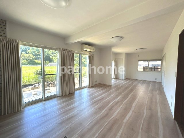 【居間・リビング】の画像