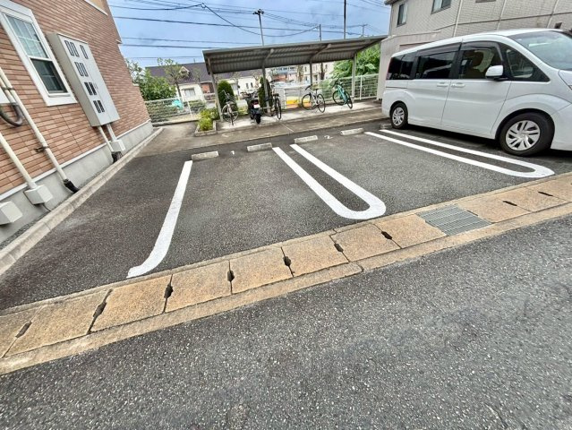 K&YⅠの駐車場