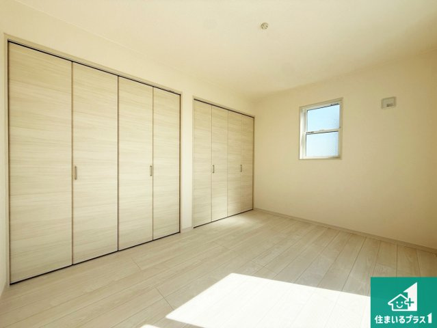 ◆藤井寺市大井　新築一戸建ての洋室|シンプルな洋室は、自分好みのインテリアが楽しめます♪ご家族とインテリアや家具を選びに行くのは物件購入時の醍醐味の一つです。ぜひお楽しみください♪