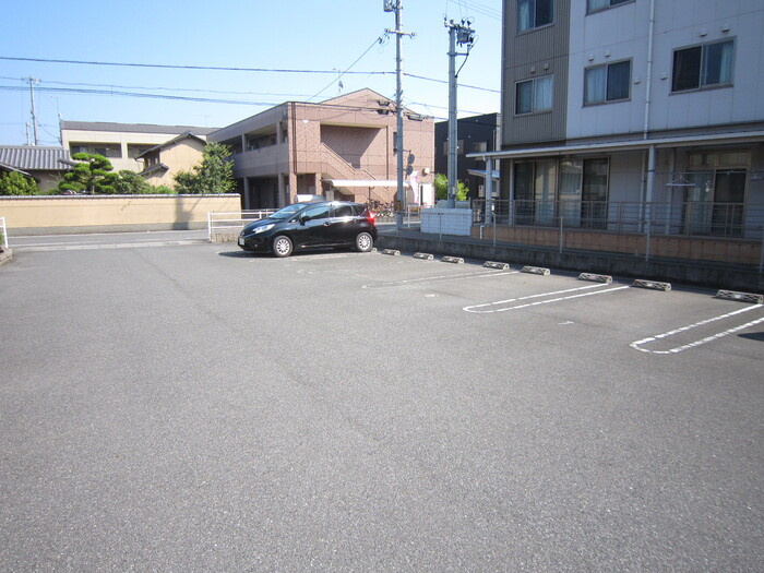 コンフォート東川口　A棟の駐車場