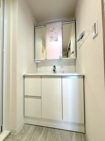 コスモ蕨センターコートの独立洗面台|洗面化粧台新規交換