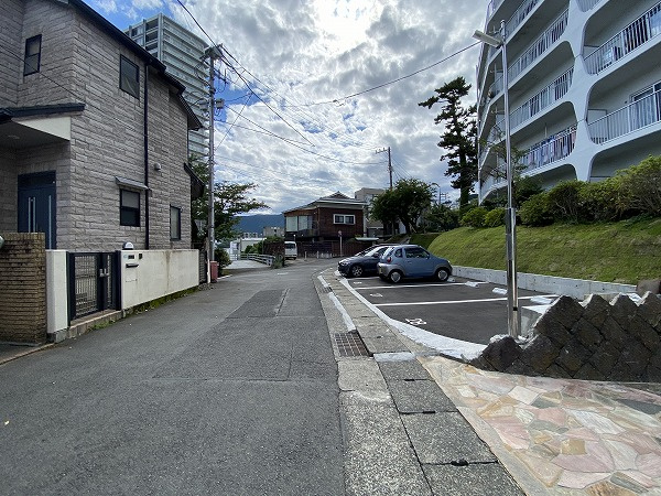 熱海スカイハイツの外観|前面道路含む現地写真
